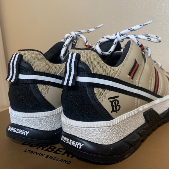 Burberry shoes - Picture 7 of 9